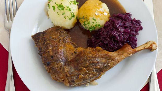 Rezept für Gänsebraten mit Blaukraut und Kartoffelknödeln