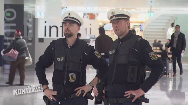 Achtung Kontrolle - Achtung Kontrolle! - Schmuggel Der Besonderen Art - Die Bupo Am Flughafen