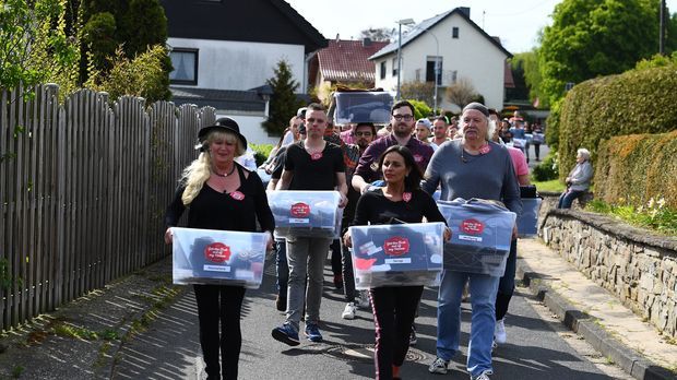 Get The F*ck Out Of My House - Get The F*ck Out Of My House - Die 100 Kandidaten Stürmen Das Haus