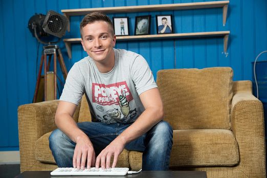 Promi Big Brother - Aaron live: Die Webshow mit Aaron ...