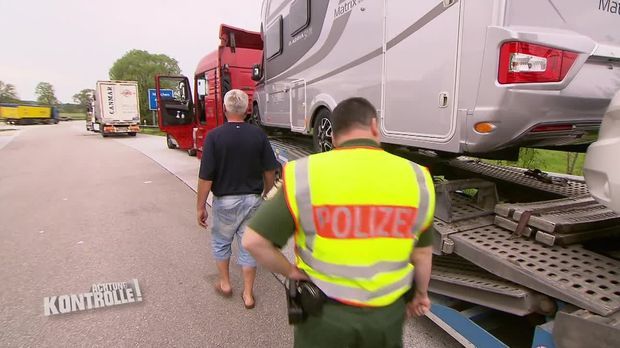 Achtung Kontrolle - Achtung Kontrolle! - Risiko-lkw Aus Dem Verkehr Gezogen
