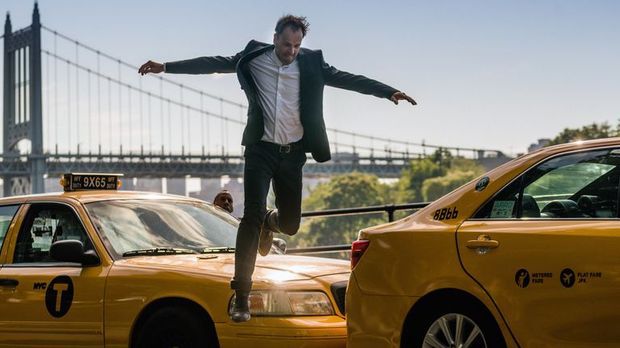 Elementary - Elementary - Staffel 5 Episode 1: Ein Bombengeschäft