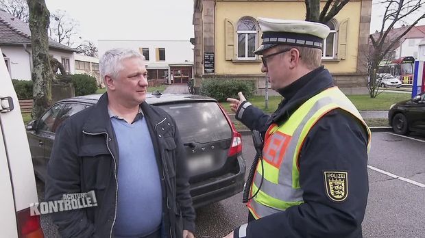 Achtung Kontrolle - Achtung Kontrolle! - Gurt An - Handy Aus: Verkehrskontrolle Freiburg