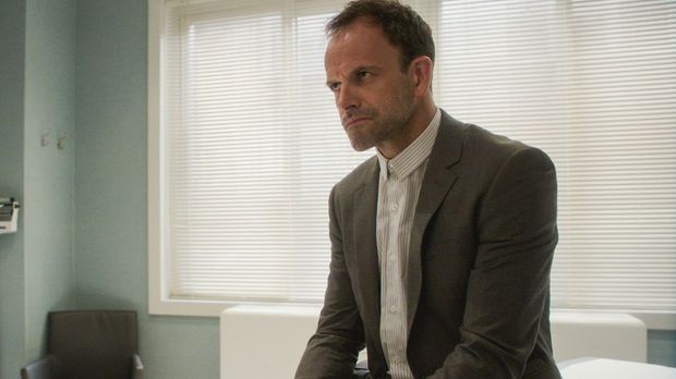 Elementary - Elementary - Staffel 6 Episode 3: Am Abzug