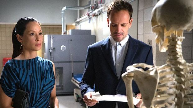 Elementary - Elementary - Staffel 4 Episode 4: Das Skelett Meiner Frau