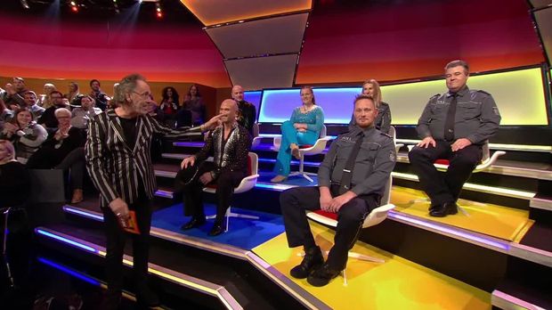 Genial Daneben - Das Quiz - Genial Daneben - Das Quiz - Line Dance Weltmeister Gegen Zollbeamte: 