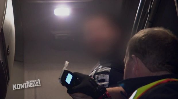 Achtung Kontrolle - Achtung Kontrolle! - Stark Alkoholisierter Lkw-fahrer Wird Aus Dem Verkehr Gezogen!