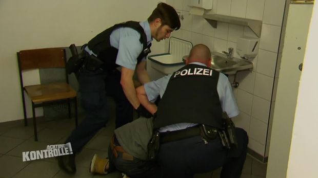 Achtung Kontrolle - Achtung Kontrolle! - Thema.u.a: Randale Am Bahnhof-bundespolizei Halle