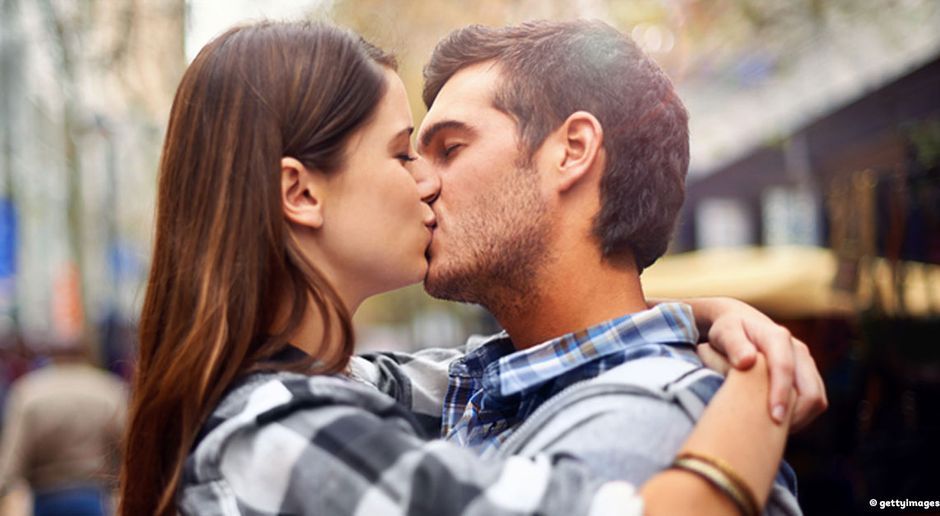 wie küssen verliebte männer