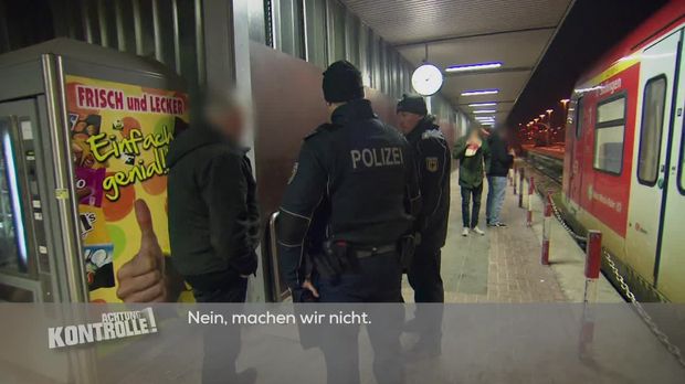 Achtung Kontrolle - Achtung Kontrolle! - Betrunkenes Paar Mit Kind Droht Zu Eskalieren!