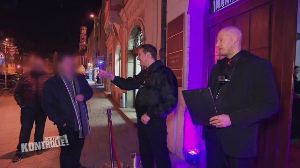 Achtung Kontrolle - Achtung Kontrolle! - Trinken, Flirten, Schlägerei - Türsteher Im Einsatz!