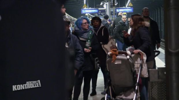 Achtung Kontrolle - Achtung Kontrolle! - Thema U.a.: Fahrradfahrer Auf Den Gleisen - Die Polizeiwache Am Alexanderplatz