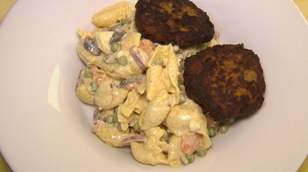 Frikadellen mit Nudelsalat