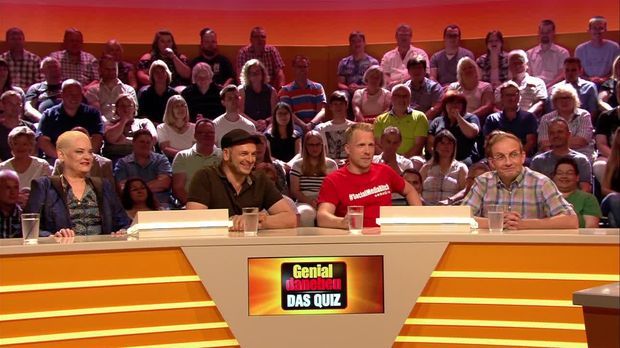 Genial Daneben - Das Quiz - Genial Daneben - Das Quiz - Hugo Balder Holt Oliver Pocher Von Der Straße