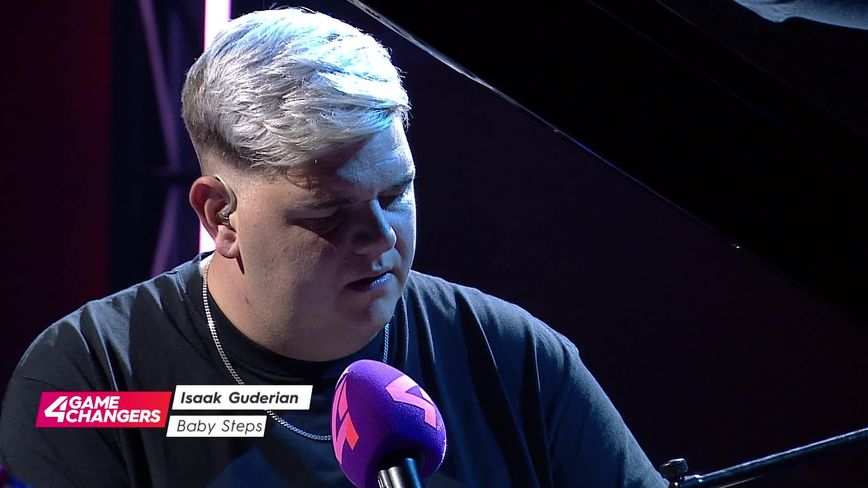 Isaak Guderian live auf dem 4GAMECHANGERS Festival