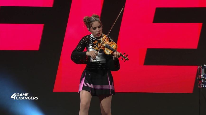 Nina Sofie live at the 4GAMECHANGERS Festival